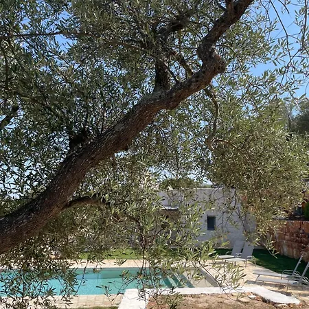 לינה וארוחת בוקר Trullo Il Querciolo 3*