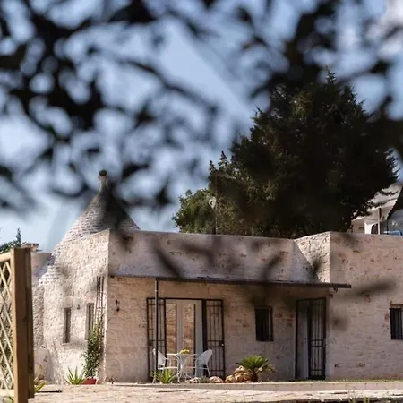 לינה וארוחת בוקר Trullo Il Querciolo 3*